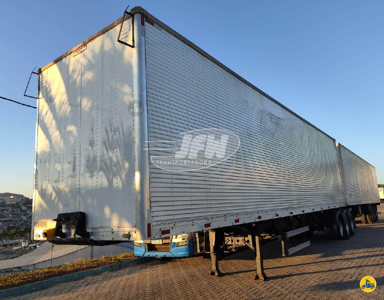 CARRETA BITREM 9 EIXOS BAU FURGAO JFW Seminovos MACHADO MINAS GERAIS MG